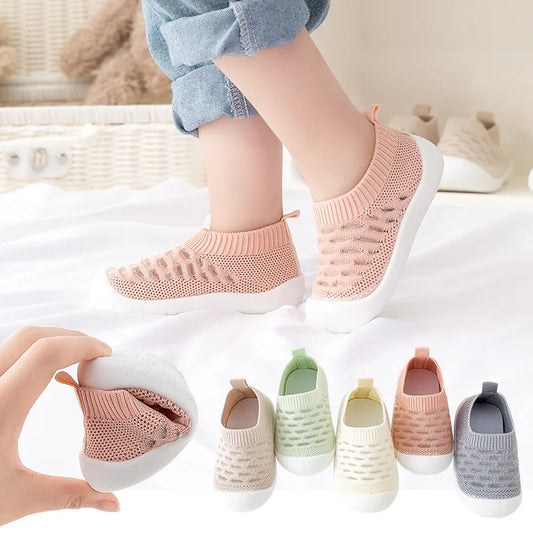 Chaussures bébé premier pas : bien choisir pour les petits petons de votre bout de chou