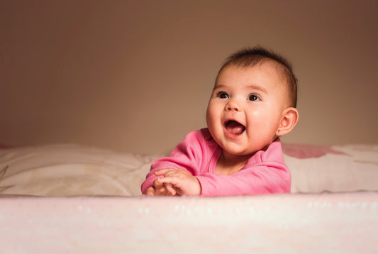 Pourquoi bébé claque sa langue ?