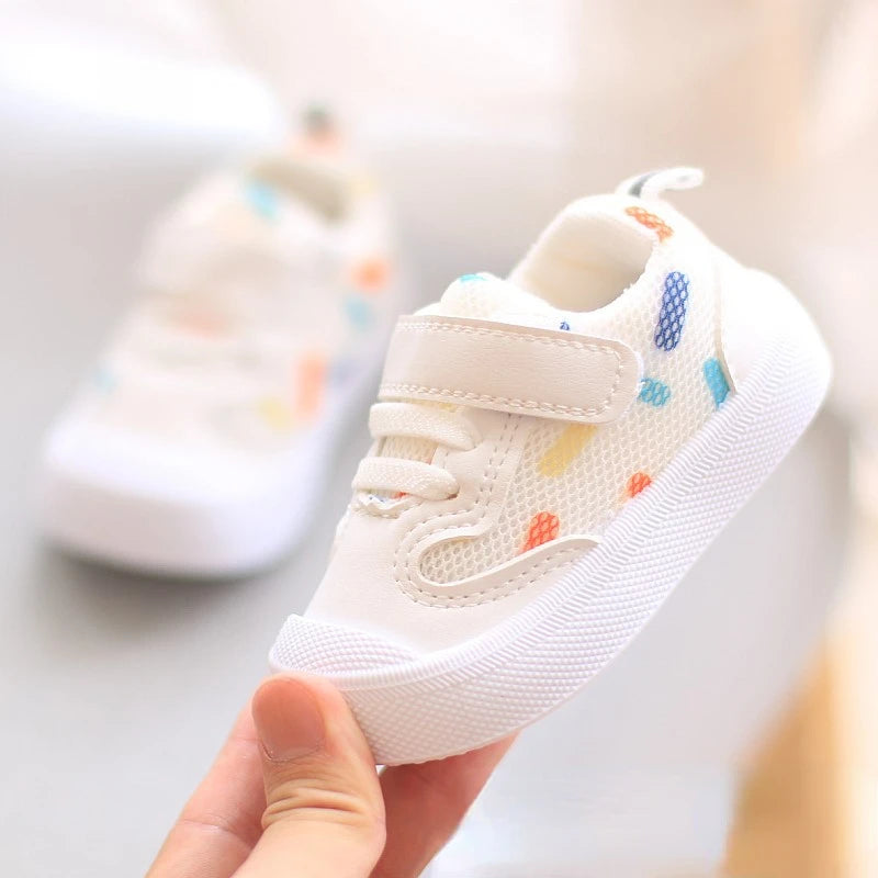 Chaussure bebe a fermeture velcro blanc