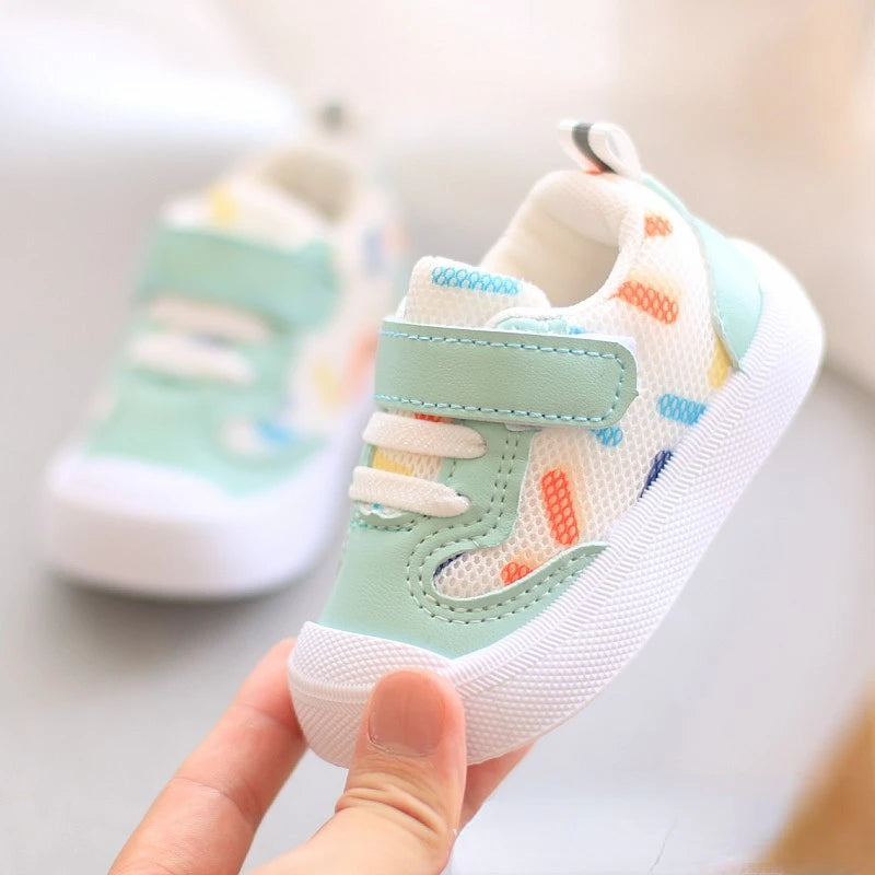 Chaussure bebe a fermeture velcro vert