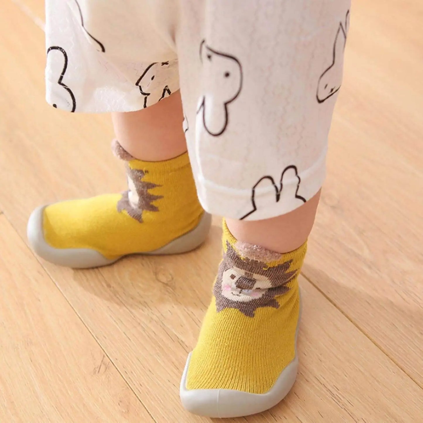 chaussure-bebe-de-marche-a-motifs-d_animaux-jaune-bebe