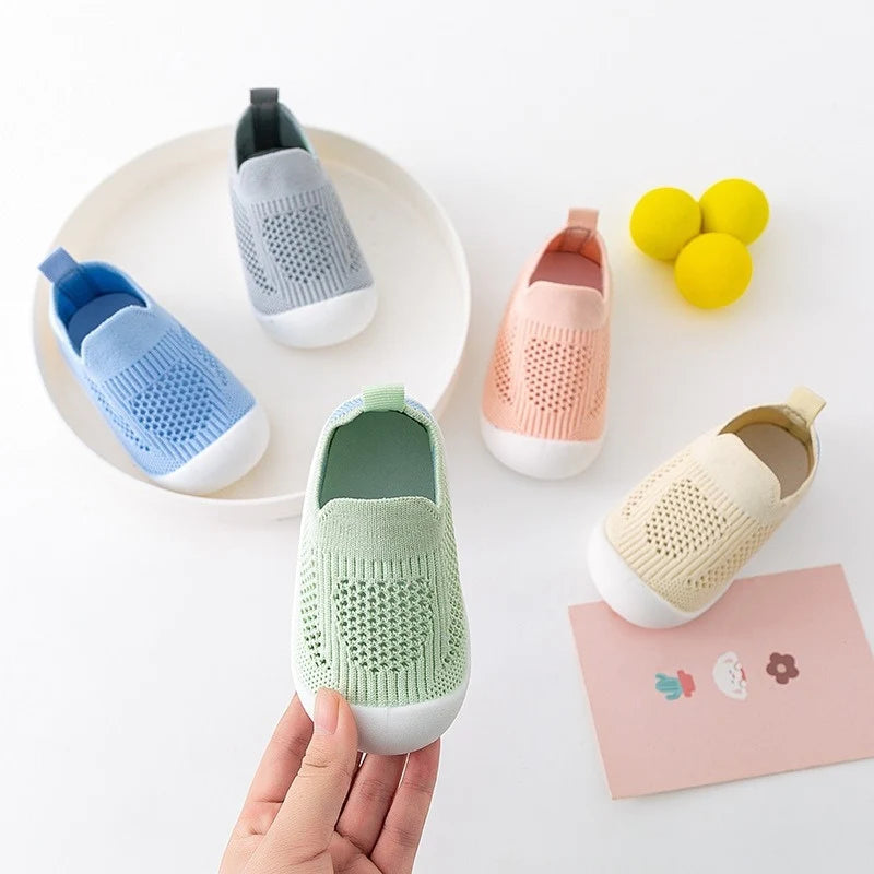 Chaussures Bébé en Maille Respirante : Le Parfait Alliage de Confort et de Style