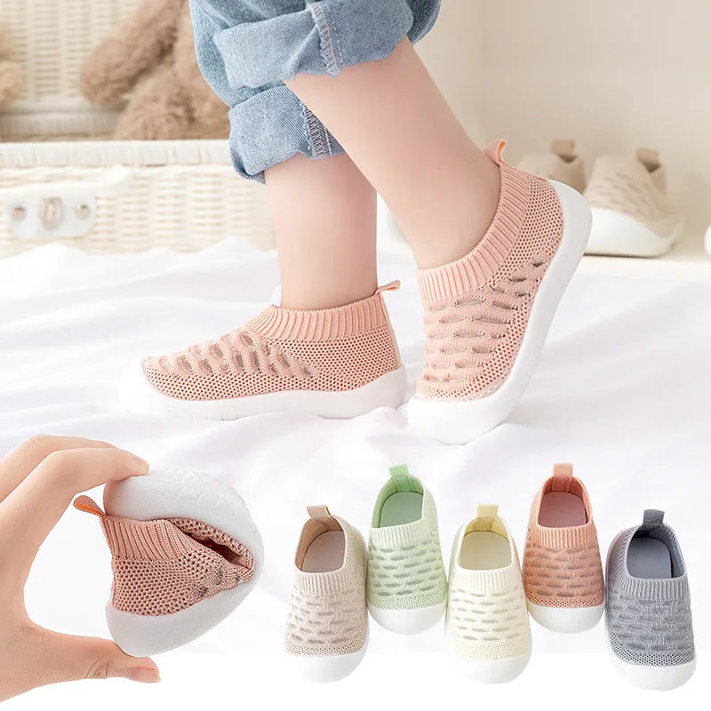 Chaussures bébé premier pas : bien choisir pour les petits petons de votre bout de chou