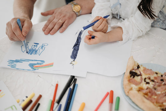 Pourquoi les cahiers à colorier, les stencils et les modèles à reproduire peuvent nuire à la créativité des enfants