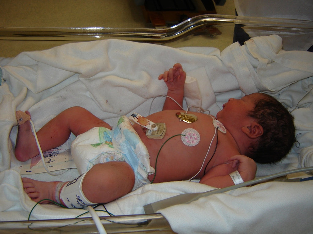 Médecin Accusé d'avoir Décapité un Bébé lors de l'Accouchement : Un Drame Impensable