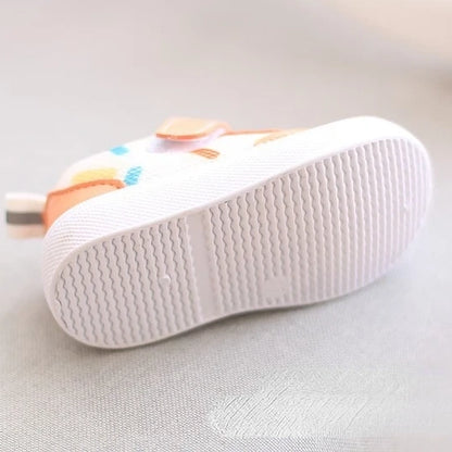 Chaussure_bebe_a_fermeture_velcro_arriere