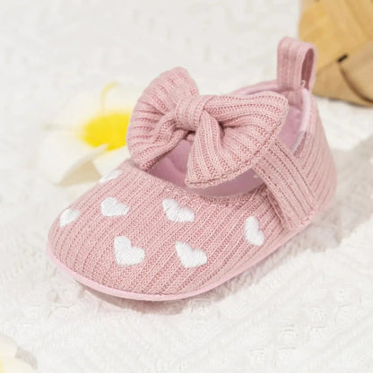 chaussure bebe fille en coton rose a coeurs blancs