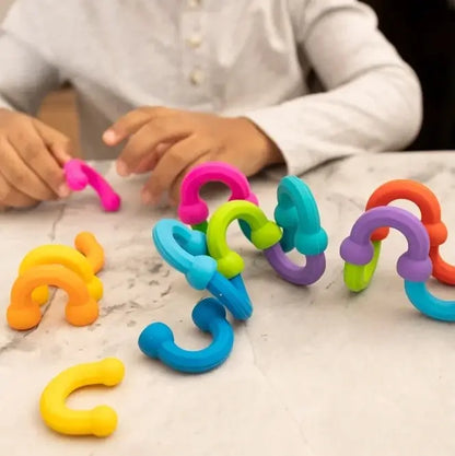 Jeu Construction d'Anneaux Sensoriels enfant joue
